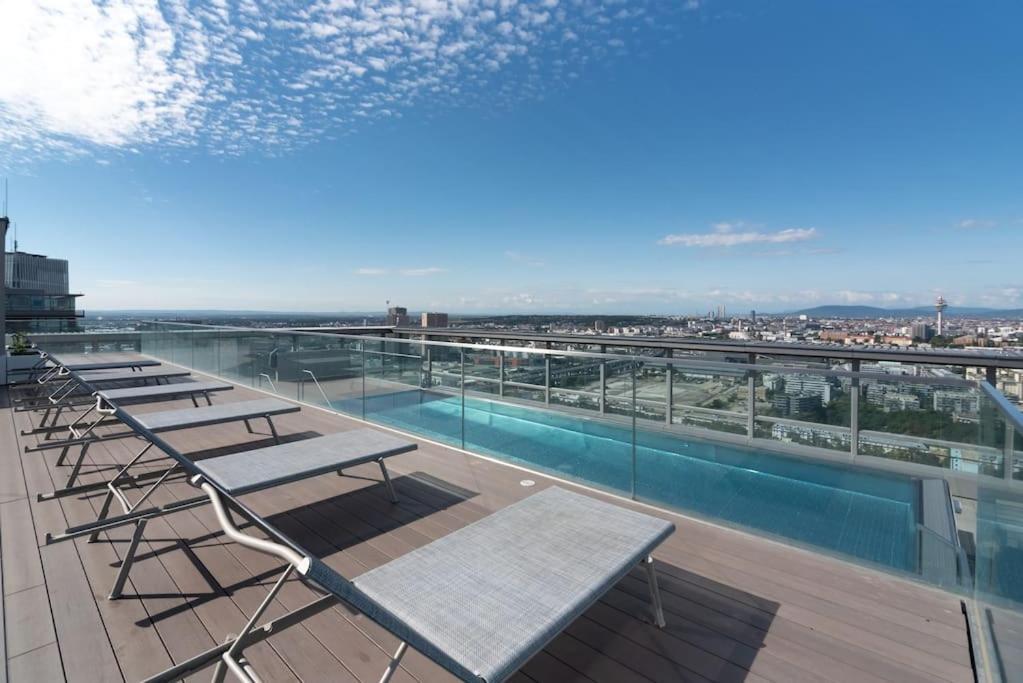 Appartamento Hoch Hinaus, Neu Und Stilvoll Mit Pool Am Dach Vienna Esterno foto