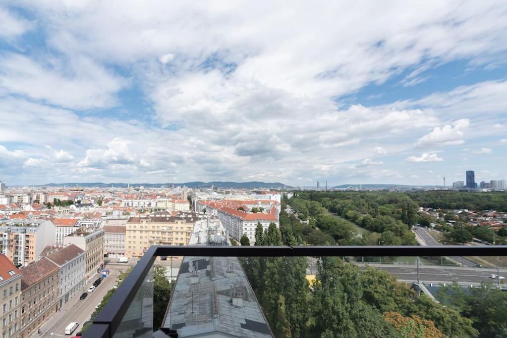 Appartamento Hoch Hinaus, Neu Und Stilvoll Mit Pool Am Dach Vienna Esterno foto