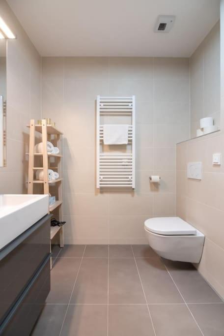 Appartamento Hoch Hinaus, Neu Und Stilvoll Mit Pool Am Dach Vienna Esterno foto