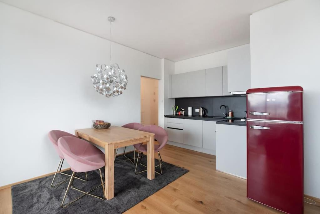 Appartamento Hoch Hinaus, Neu Und Stilvoll Mit Pool Am Dach Vienna Esterno foto