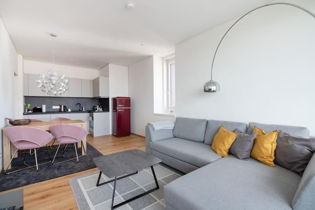 Appartamento Hoch Hinaus, Neu Und Stilvoll Mit Pool Am Dach Vienna Esterno foto