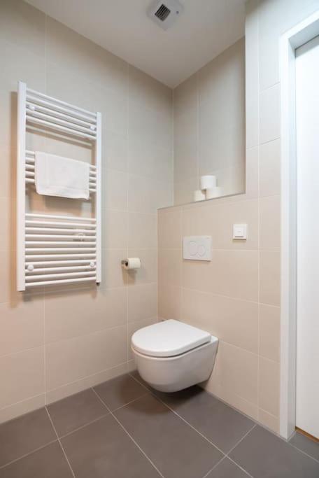 Appartamento Hoch Hinaus, Neu Und Stilvoll Mit Pool Am Dach Vienna Esterno foto