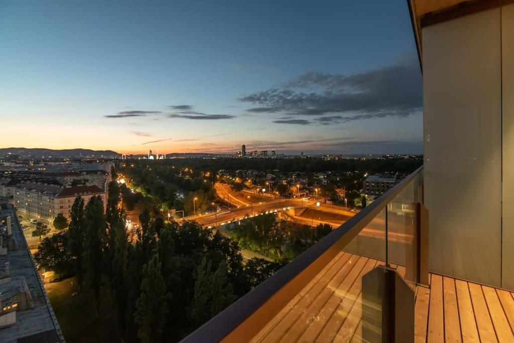 Appartamento Hoch Hinaus, Neu Und Stilvoll Mit Pool Am Dach Vienna Esterno foto